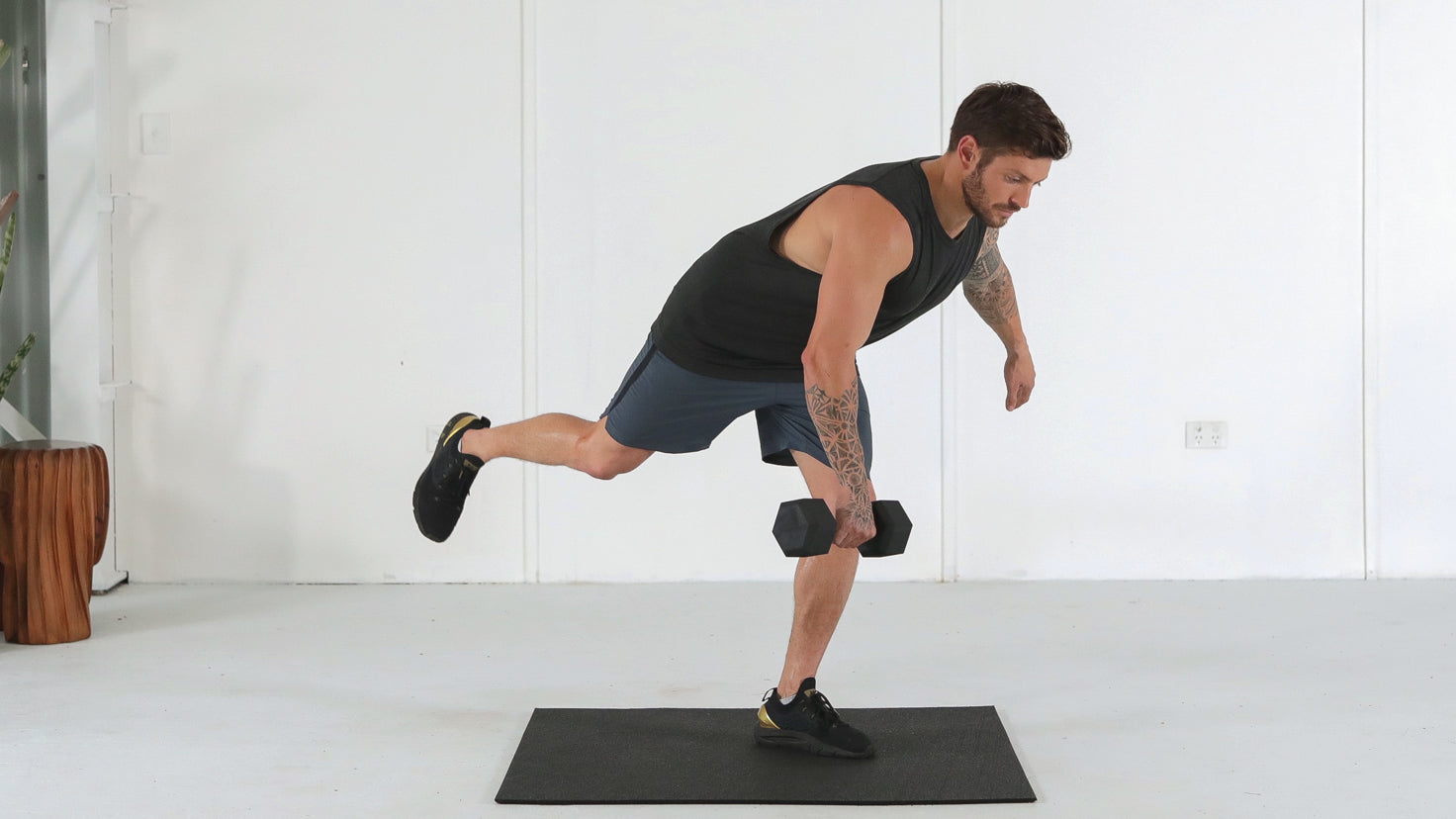 Tutorial: Dumbbell single-leg RDL