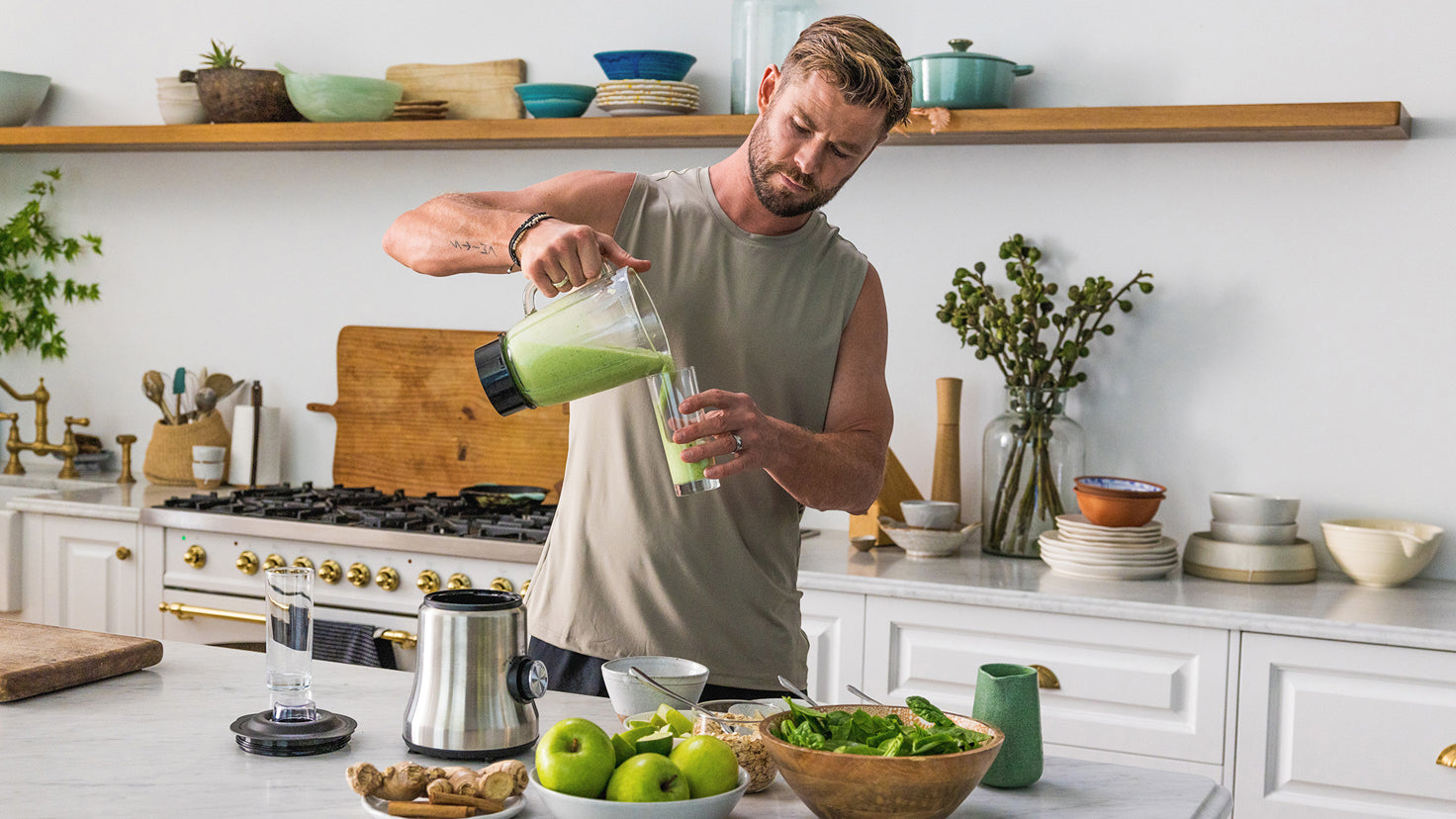 Chris Hemsworth makes a green smoothie from the Centr meal plan.
