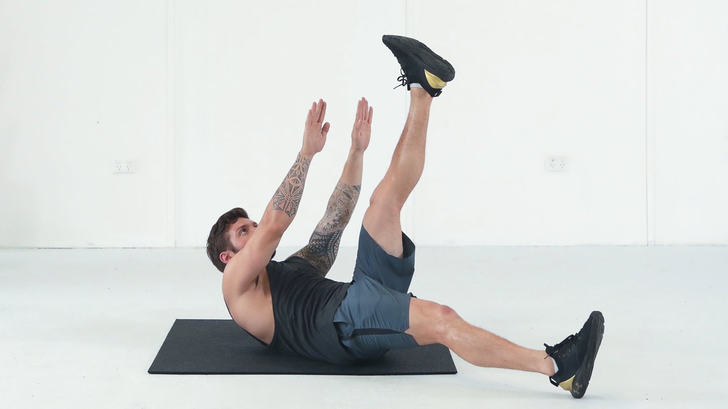 Tutorial: Alternating single-leg v-ups
