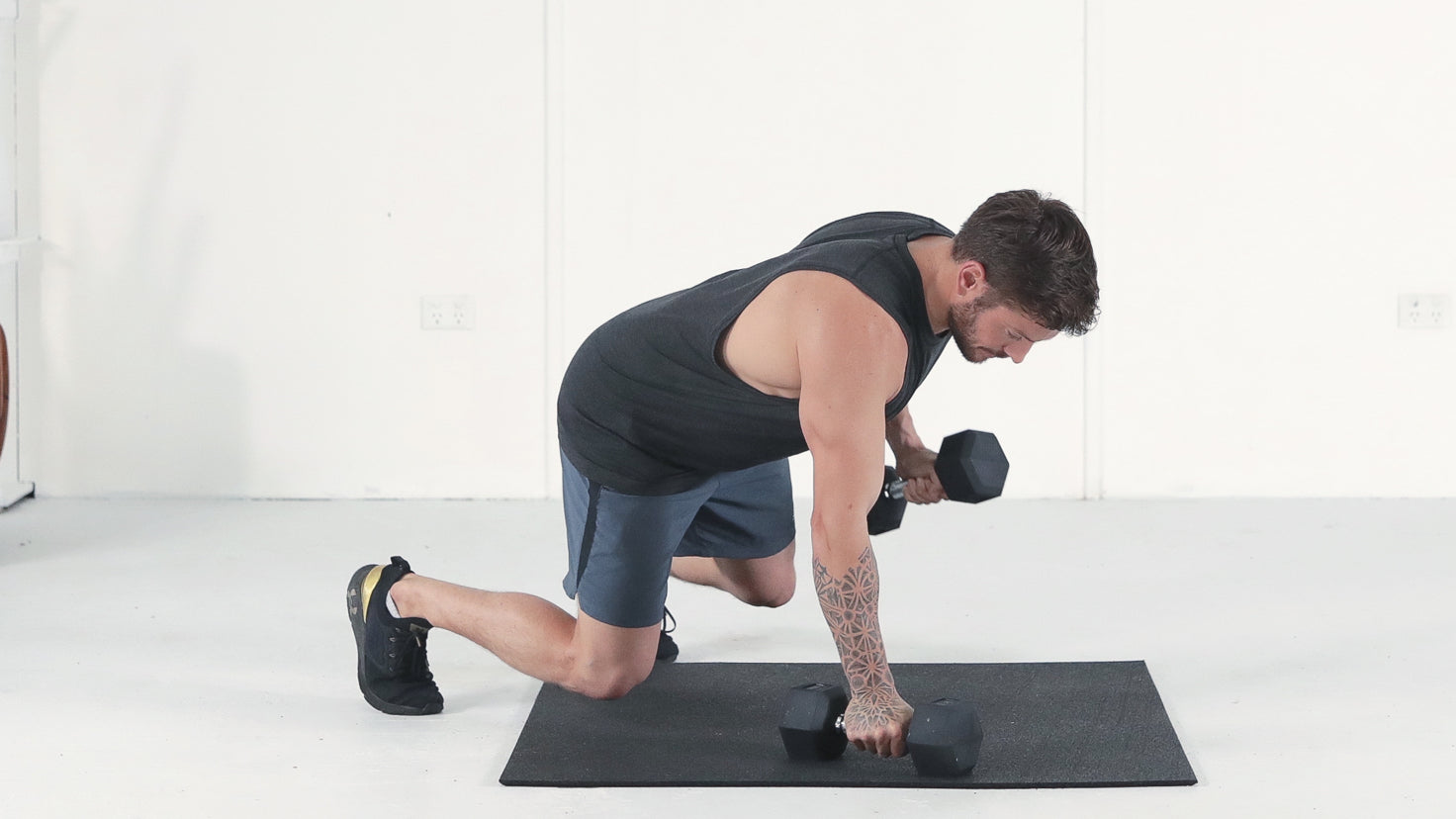 Tutorial: Dumbbell bear row