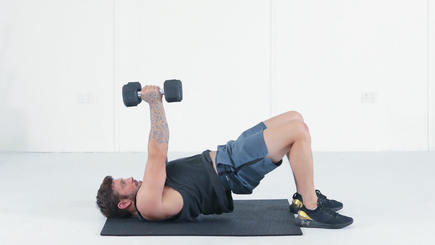 Tutorial: Dumbbell glute bridge chest fly