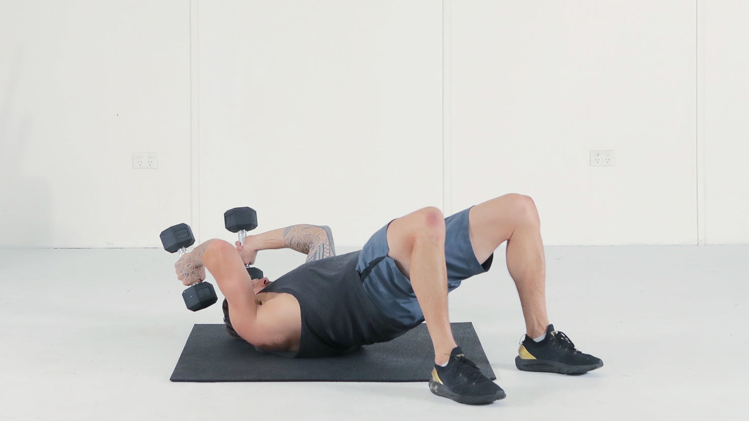 Tutorial: Dumbbell glute bridge + tricep extension