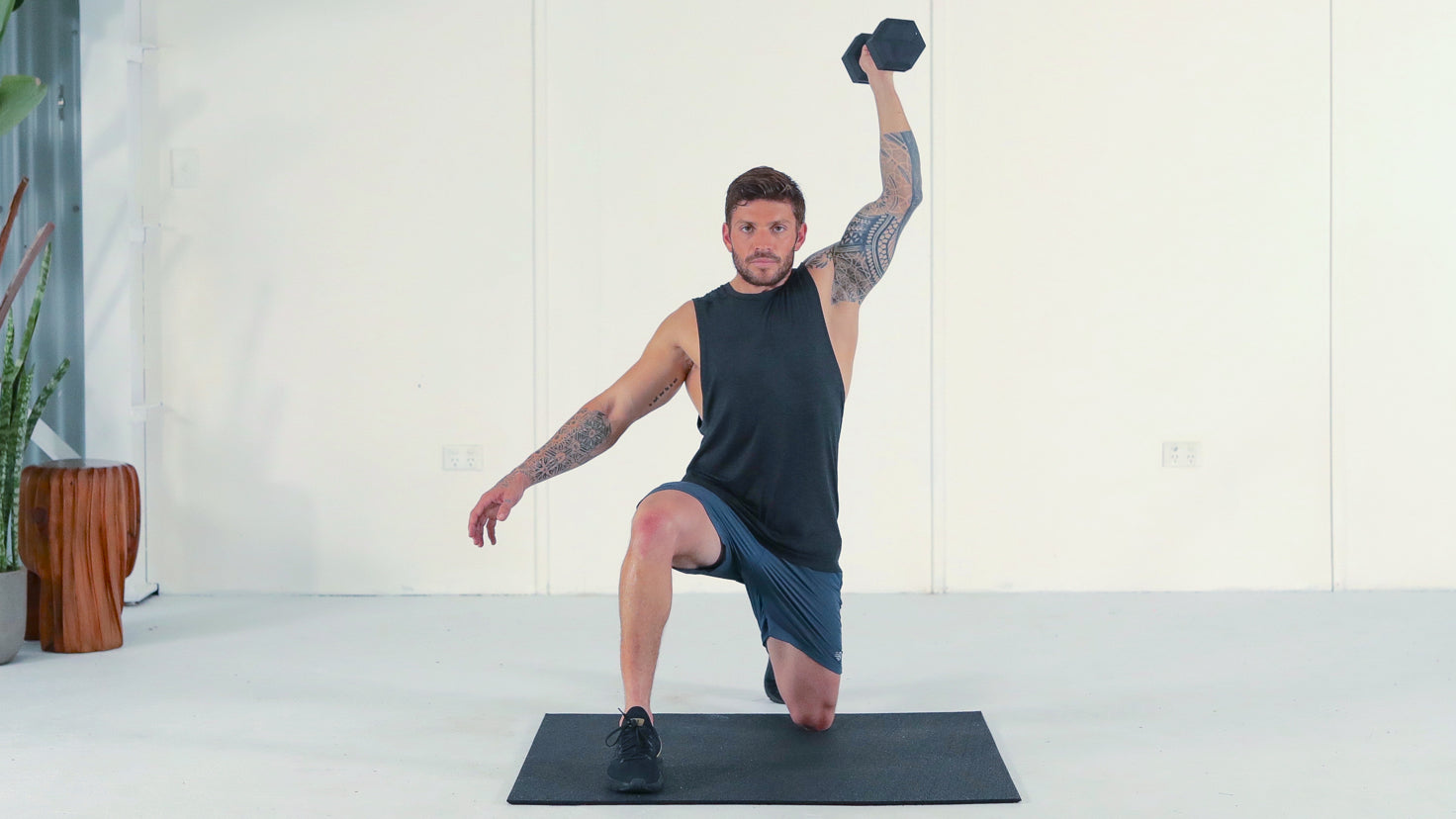 Tutorial: Dumbbell kneeling press