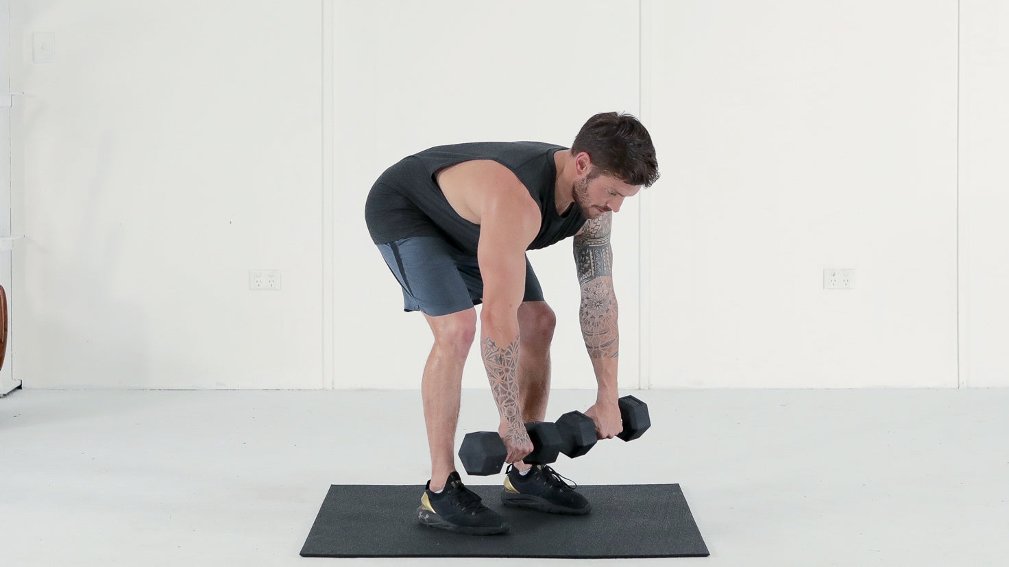 Tutorial: Dumbbell rear delt rows