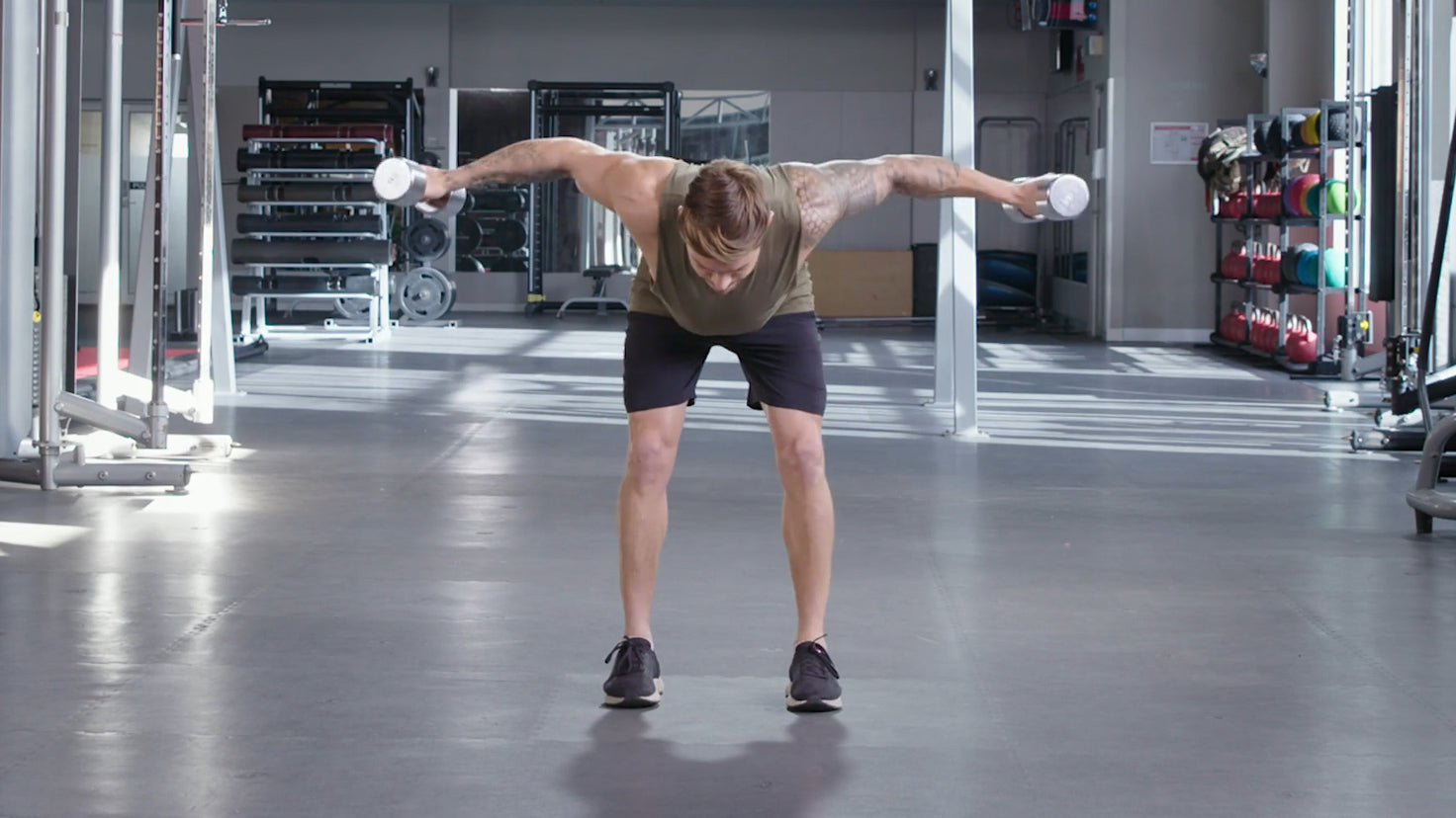 Tutorial: Dumbbell rear raises