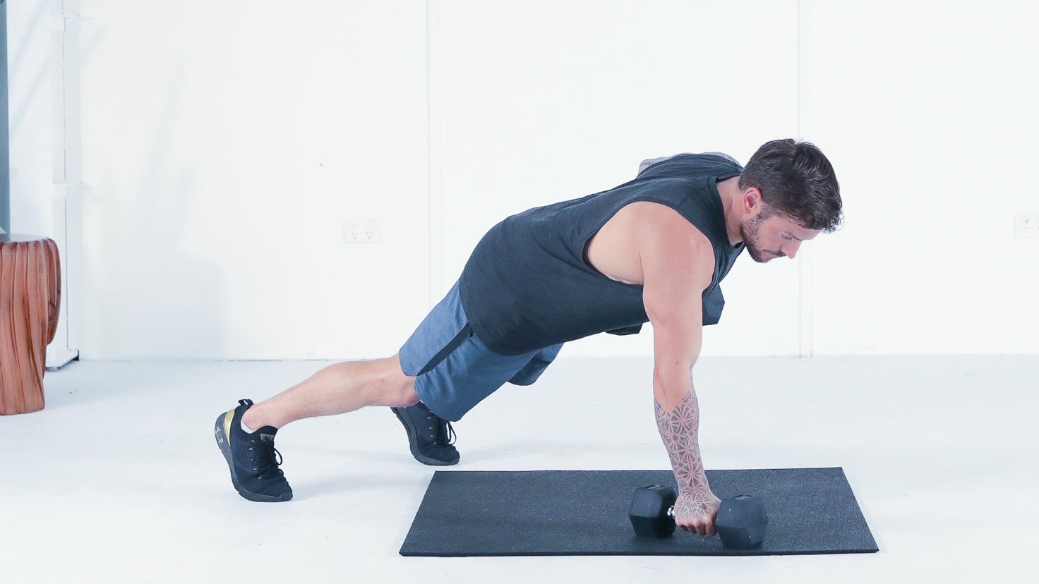 Tutorial: Dumbbell renegade row