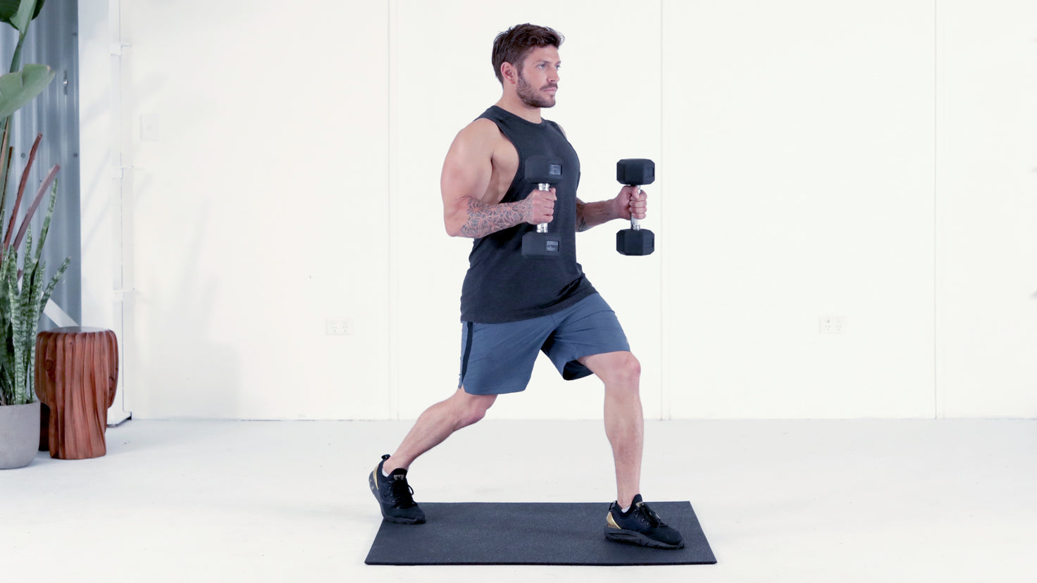 Tutorial: Dumbbell split stance hammer curls