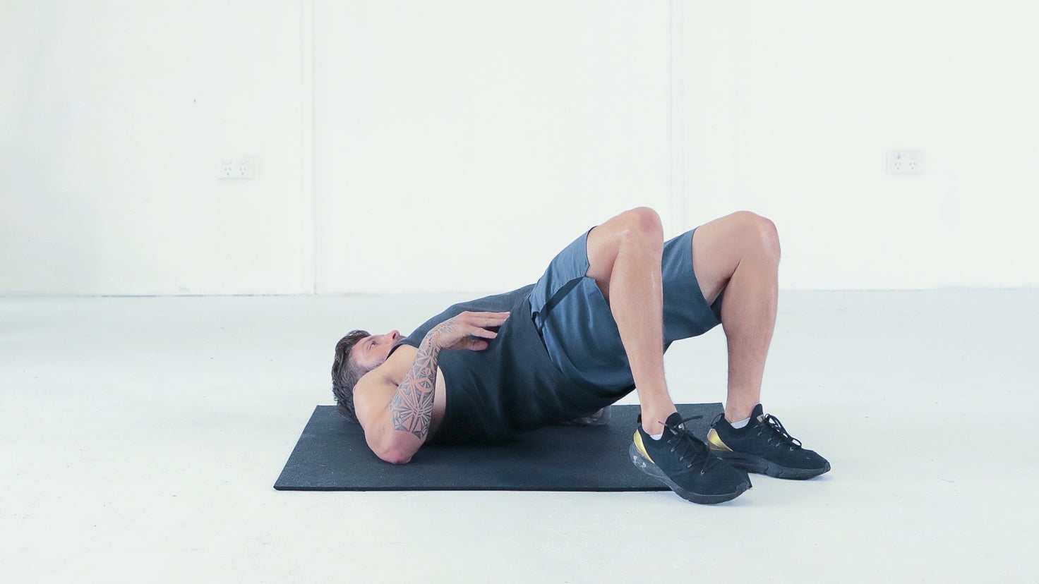 Tutorial: Glute bridge walk