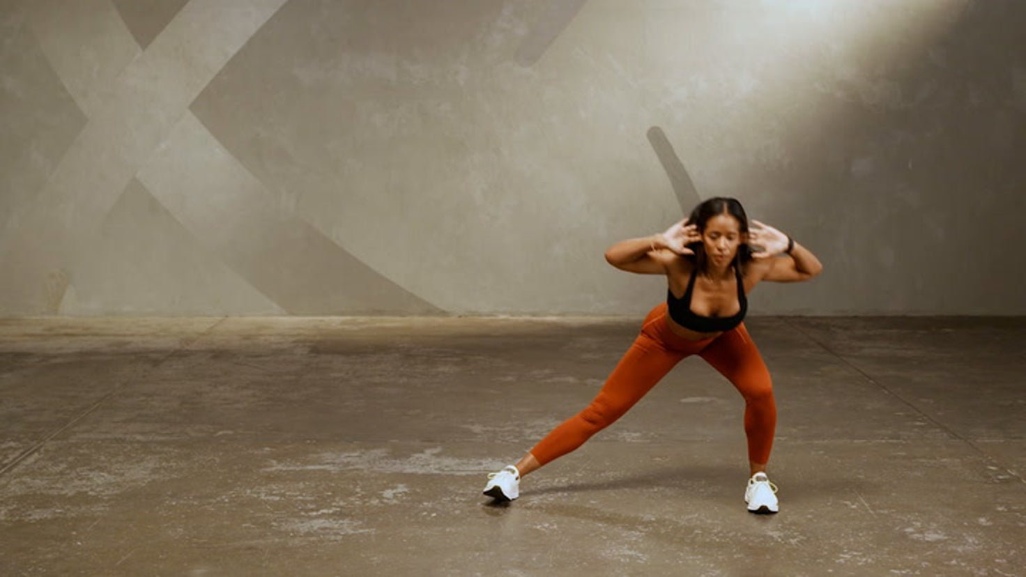 Tutorial: Alternating lateral lunge + torso twist - Centr
