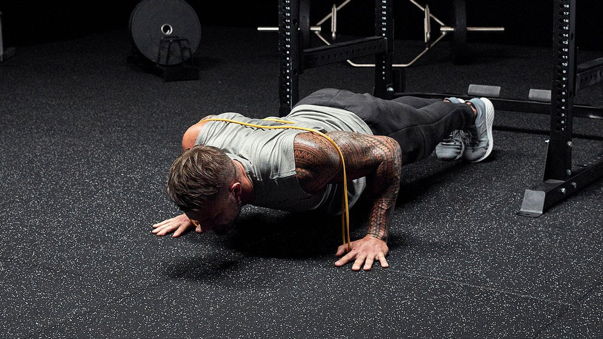 Tutorial: Band-resisted push-up - Centr