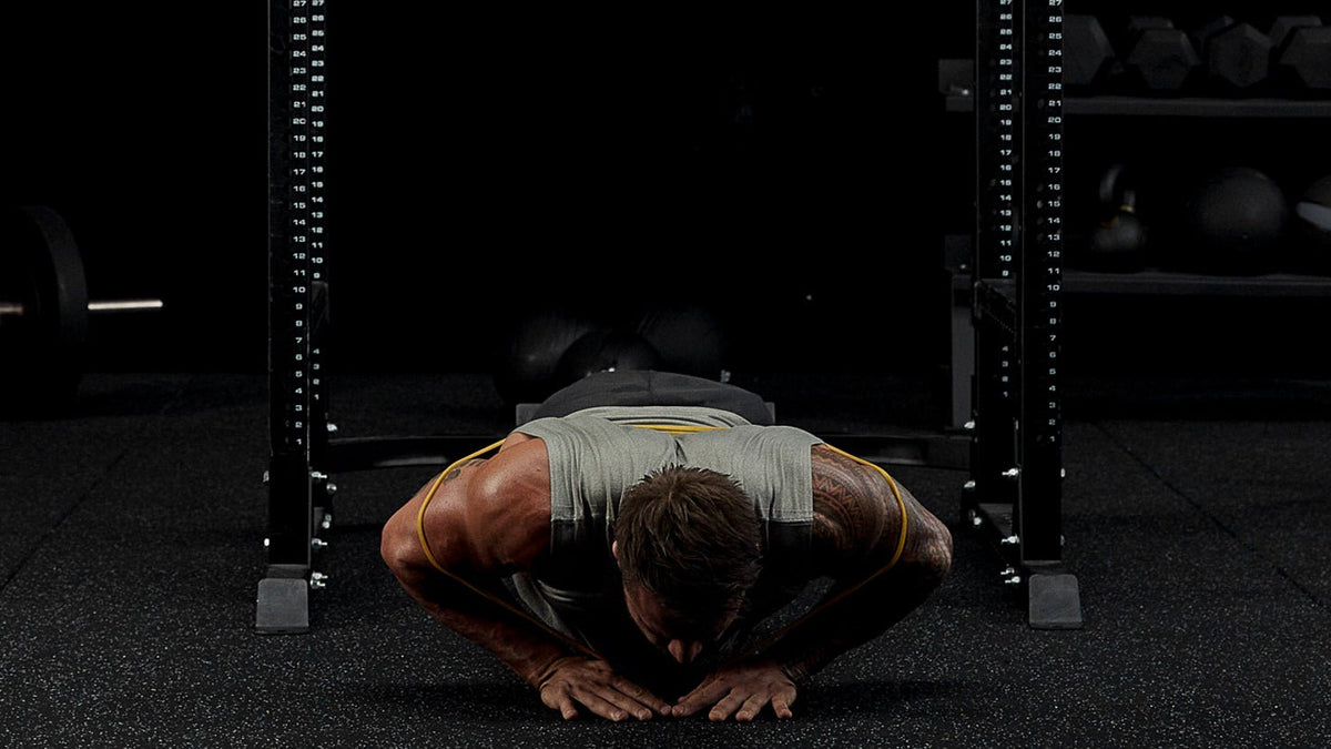 Tutorial: Banded diamond push-up - Centr