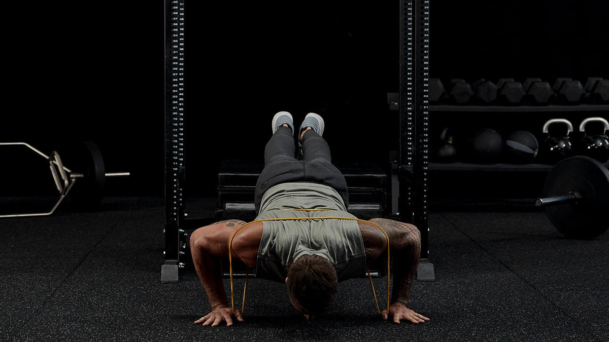 Tutorial: Banded elevated push-up - Centr