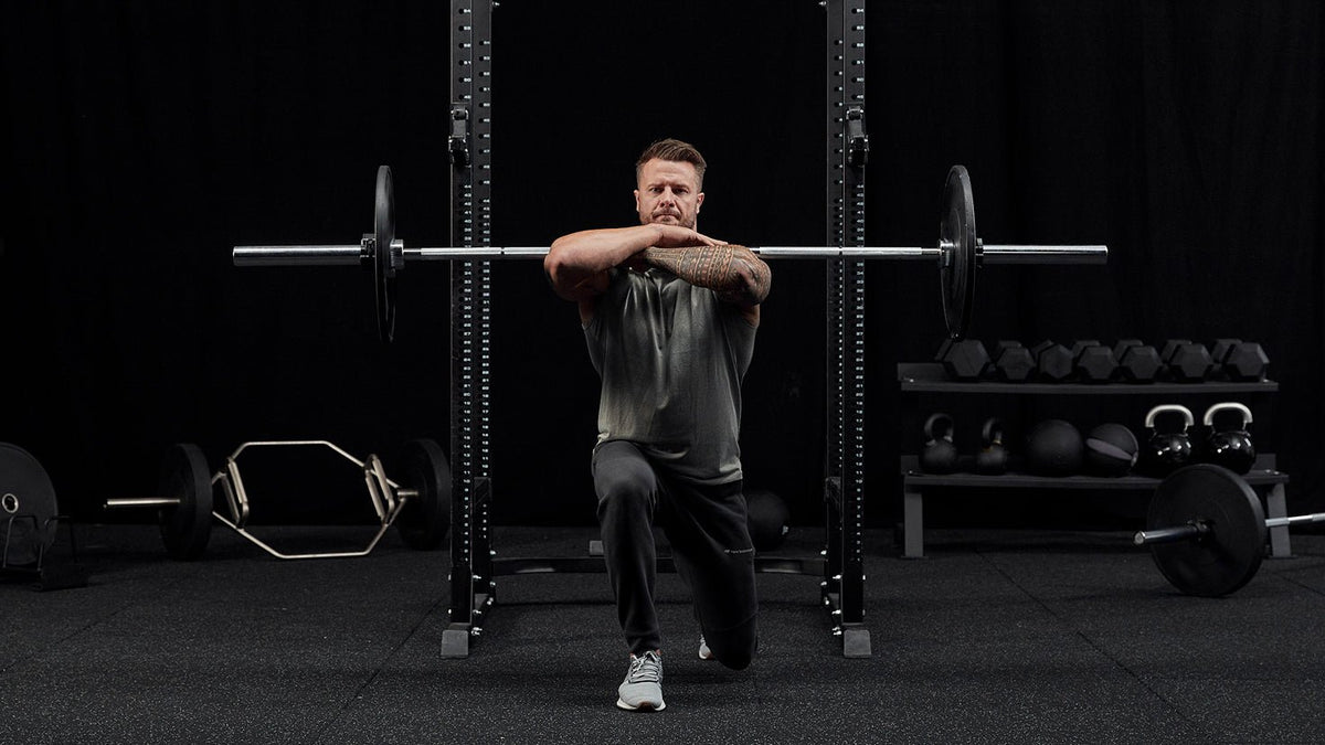 Tutorial: Barbell alternating reverse lunge - Centr