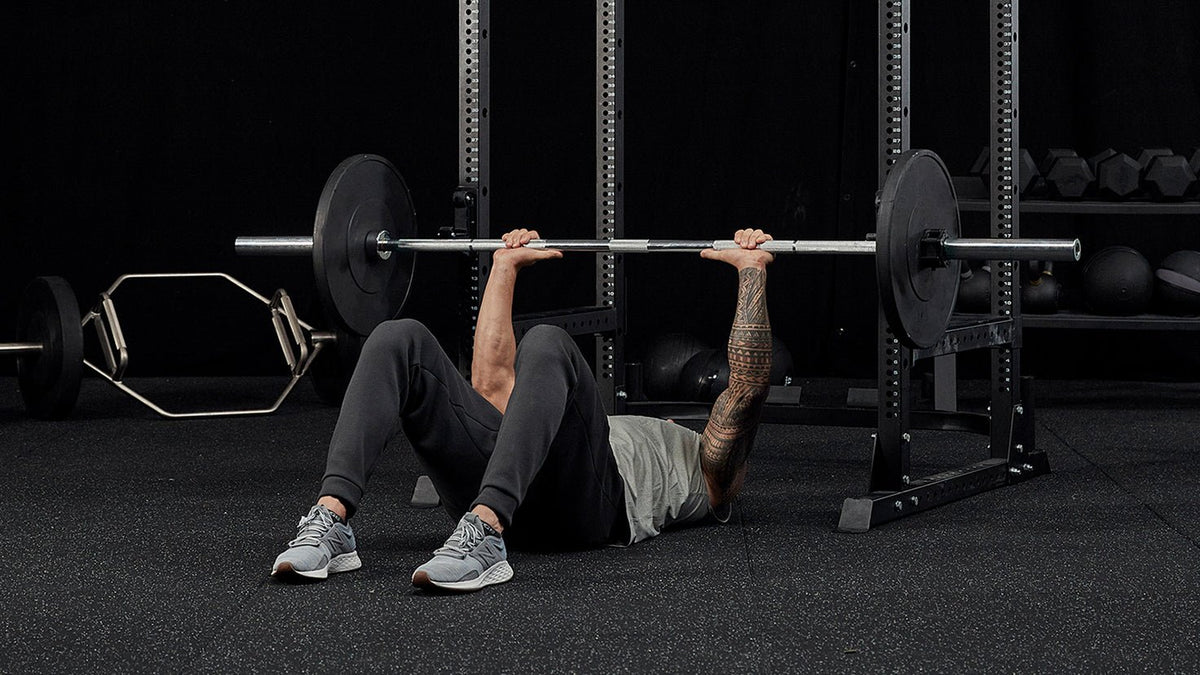 Tutorial: Barbell floor press - Centr