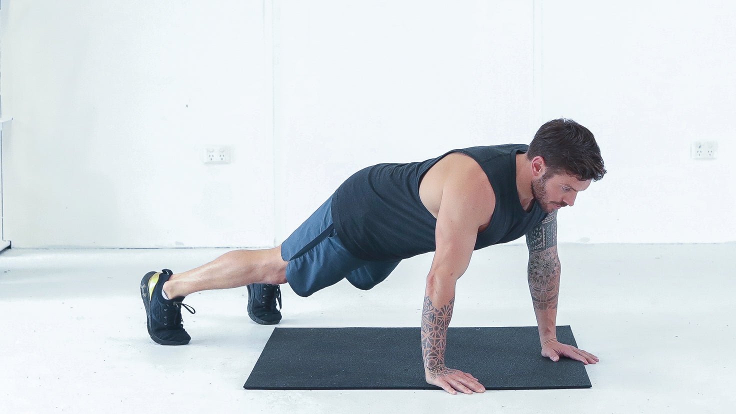 Tutorial: Burpee (no push-up) - Centr