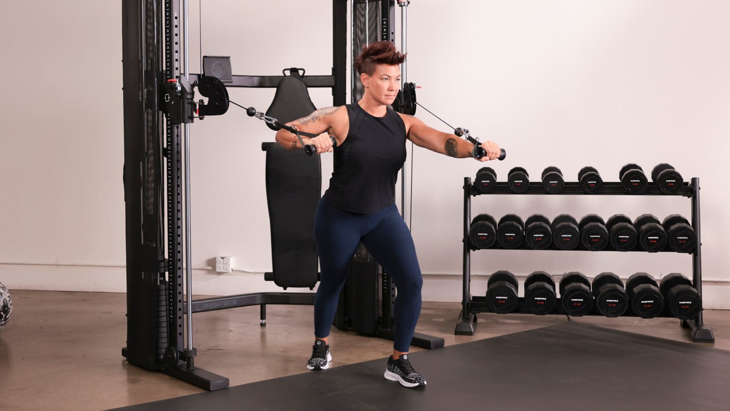 Tutorial - Cable alternating chest press - Centr