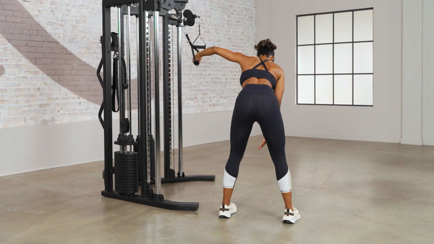 Tutorial: Cable bent-over single-arm chest fly - Centr