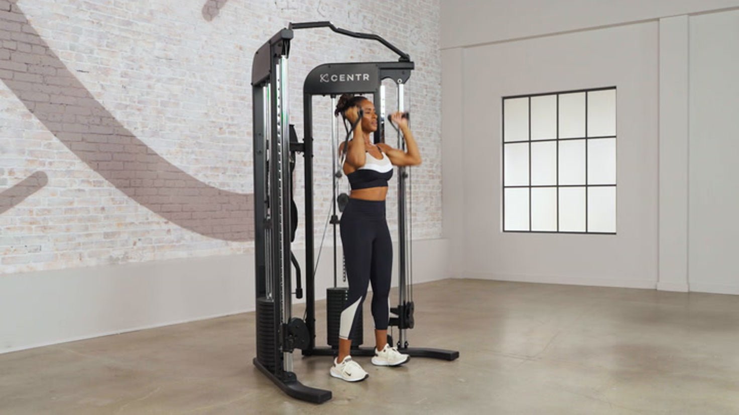 Tutorial: Cable neutral-grip shoulder press - Centr