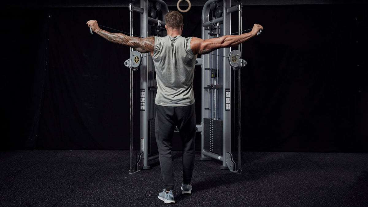 Tutorial: Cable standing rear flys - Centr