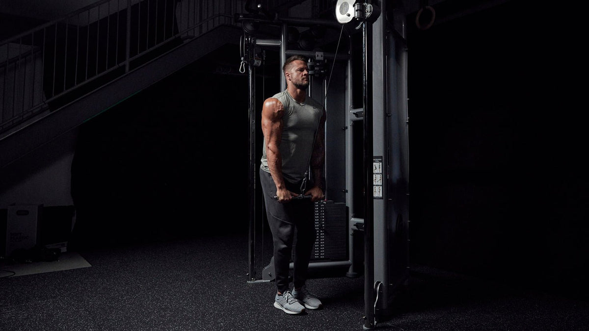 Tutorial: Cable tricep pushdown - Centr