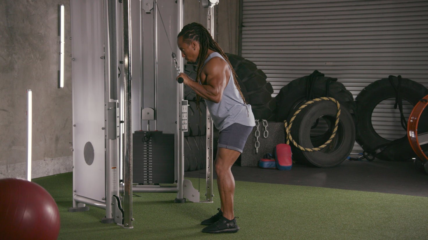 Tutorial: Cable tricep pushdowns - Centr