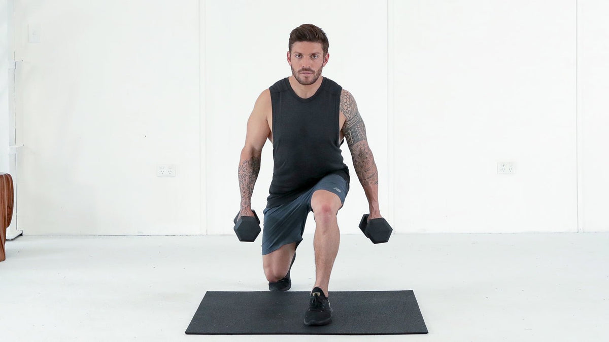 Tutorial: Dumbbell alternating reverse lunge - Centr