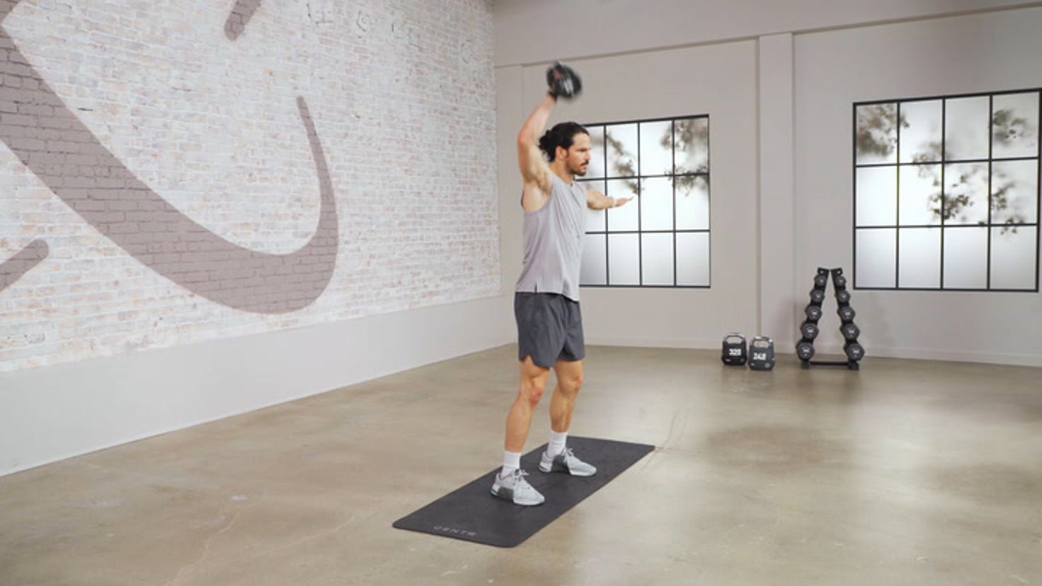 Tutorial: Dumbbell alternating snatch - Centr
