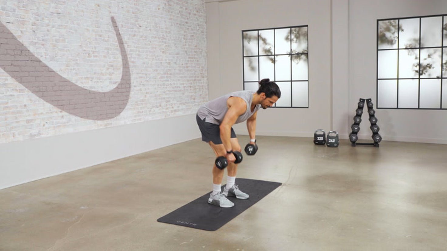 Tutorial: Dumbbell bent-over wide row - Centr