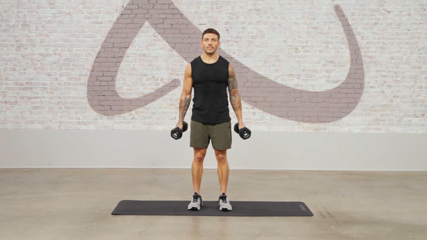 Tutorial: Dumbbell bicep curl - Centr