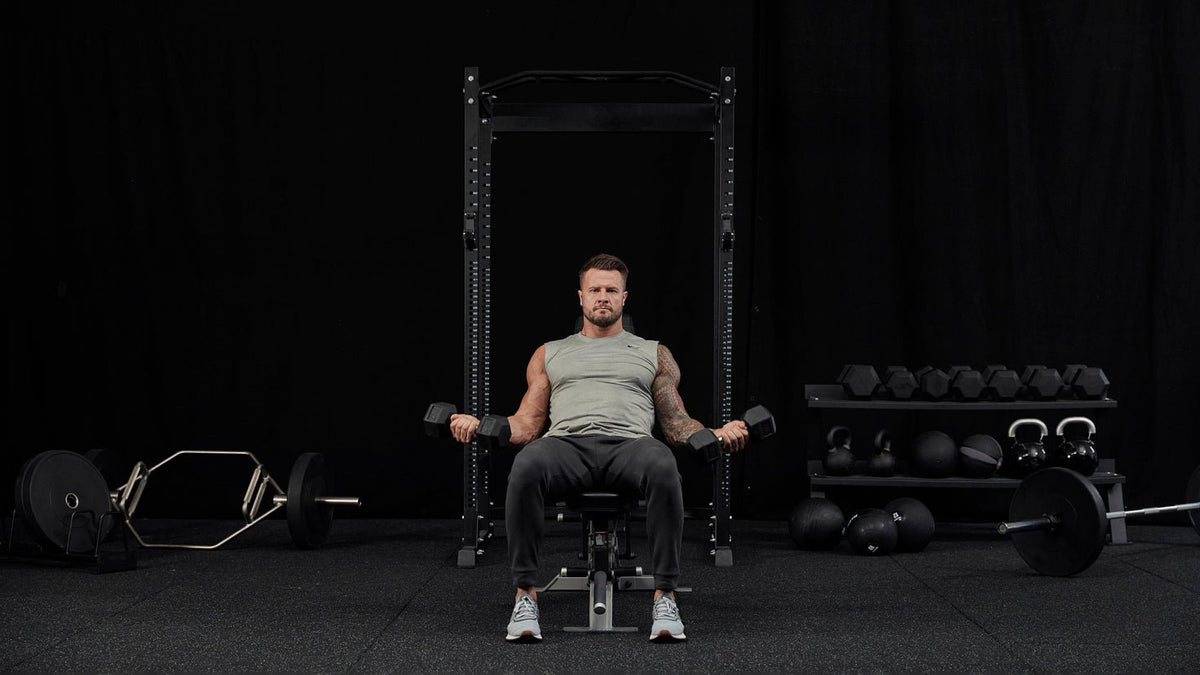 Tutorial: Dumbbell incline bicep curl - Centr