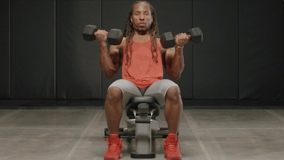 Tutorial: Dumbbell incline curls - Centr
