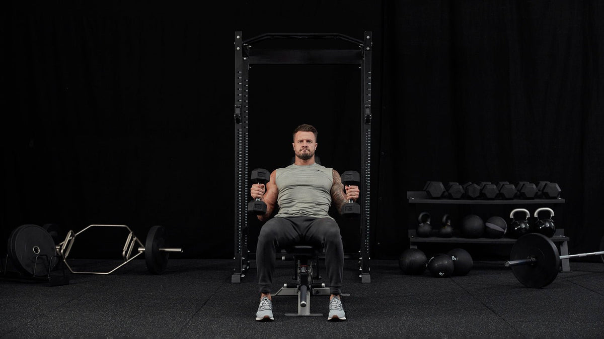 Tutorial: Dumbbell incline hammer curls - Centr
