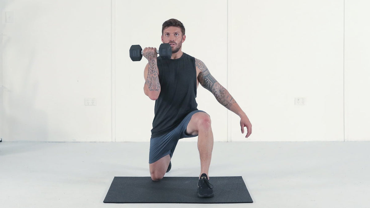 Tutorial: Dumbbell kneeling Arnold press - Centr