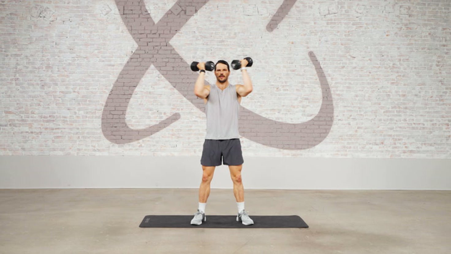 Tutorial: Dumbbell squat + Arnold press - Centr