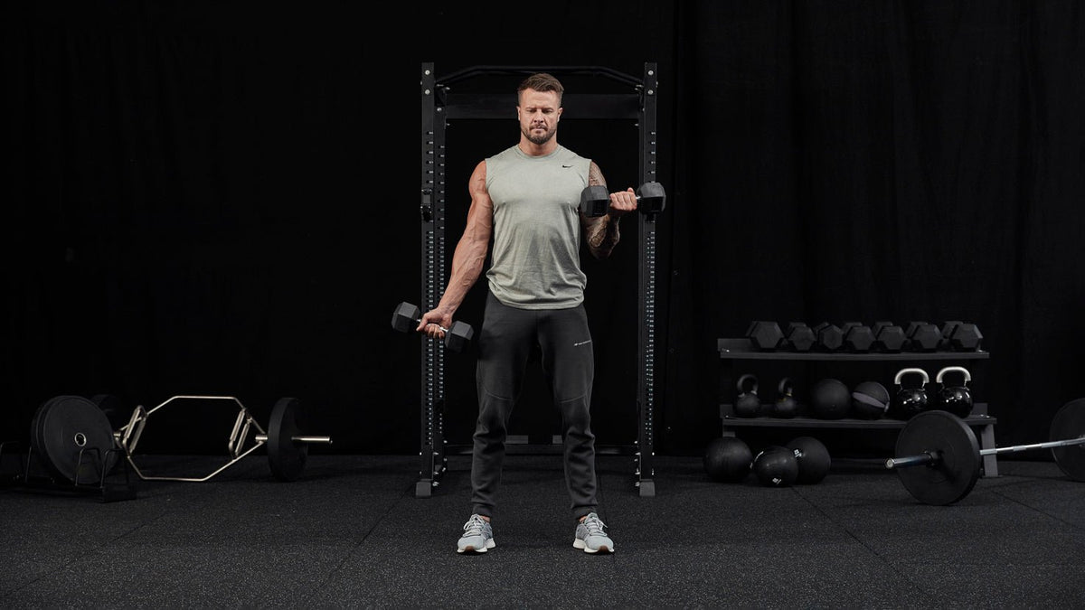 Tutorial: Dumbbell tension curls - Centr