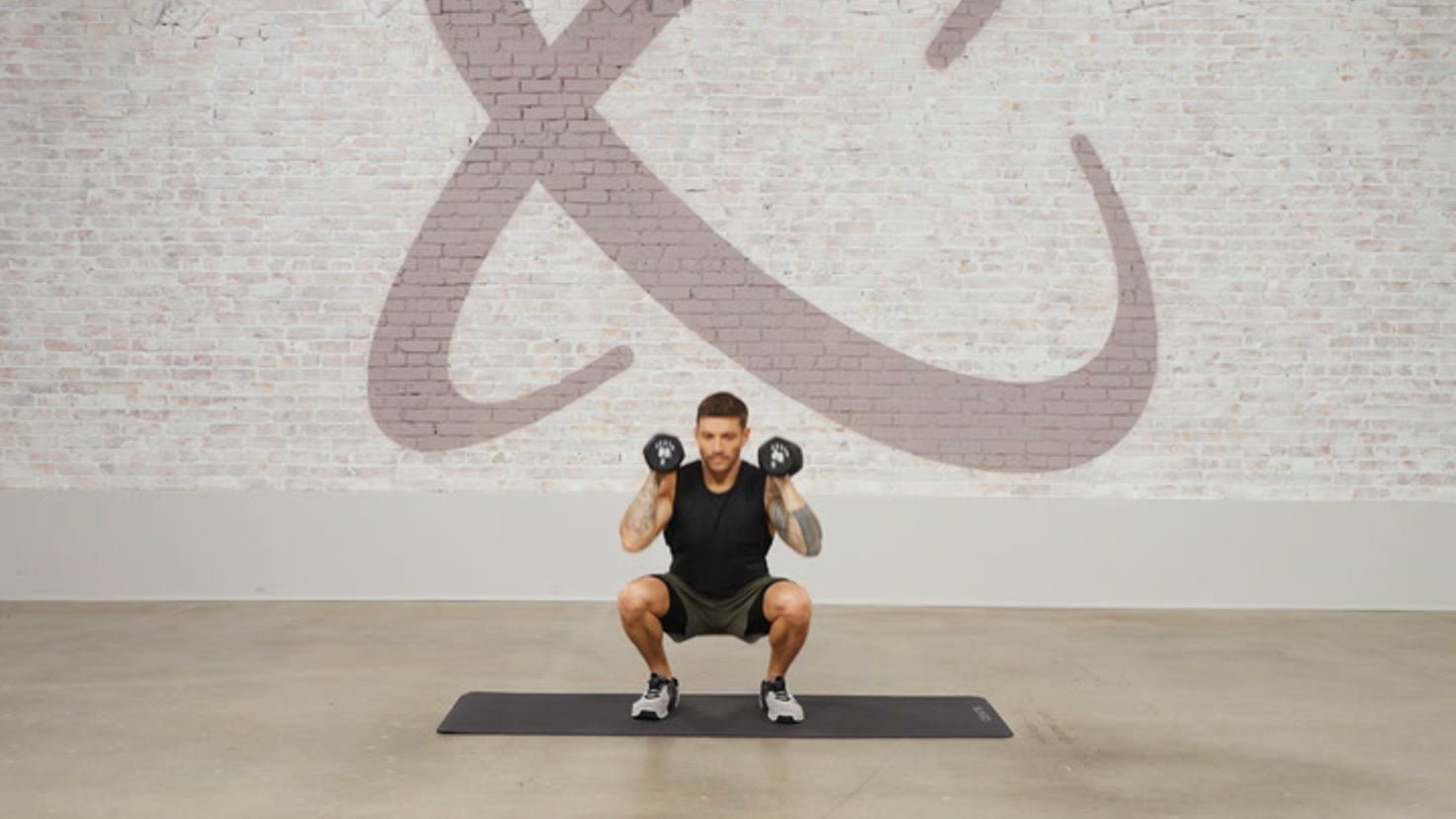 Tutorial: Dumbbell thruster - Centr