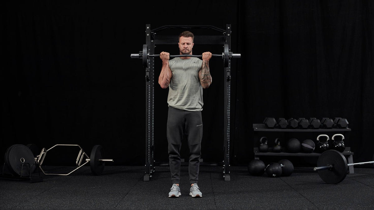 Tutorial: Ezy bar standing curls - Centr