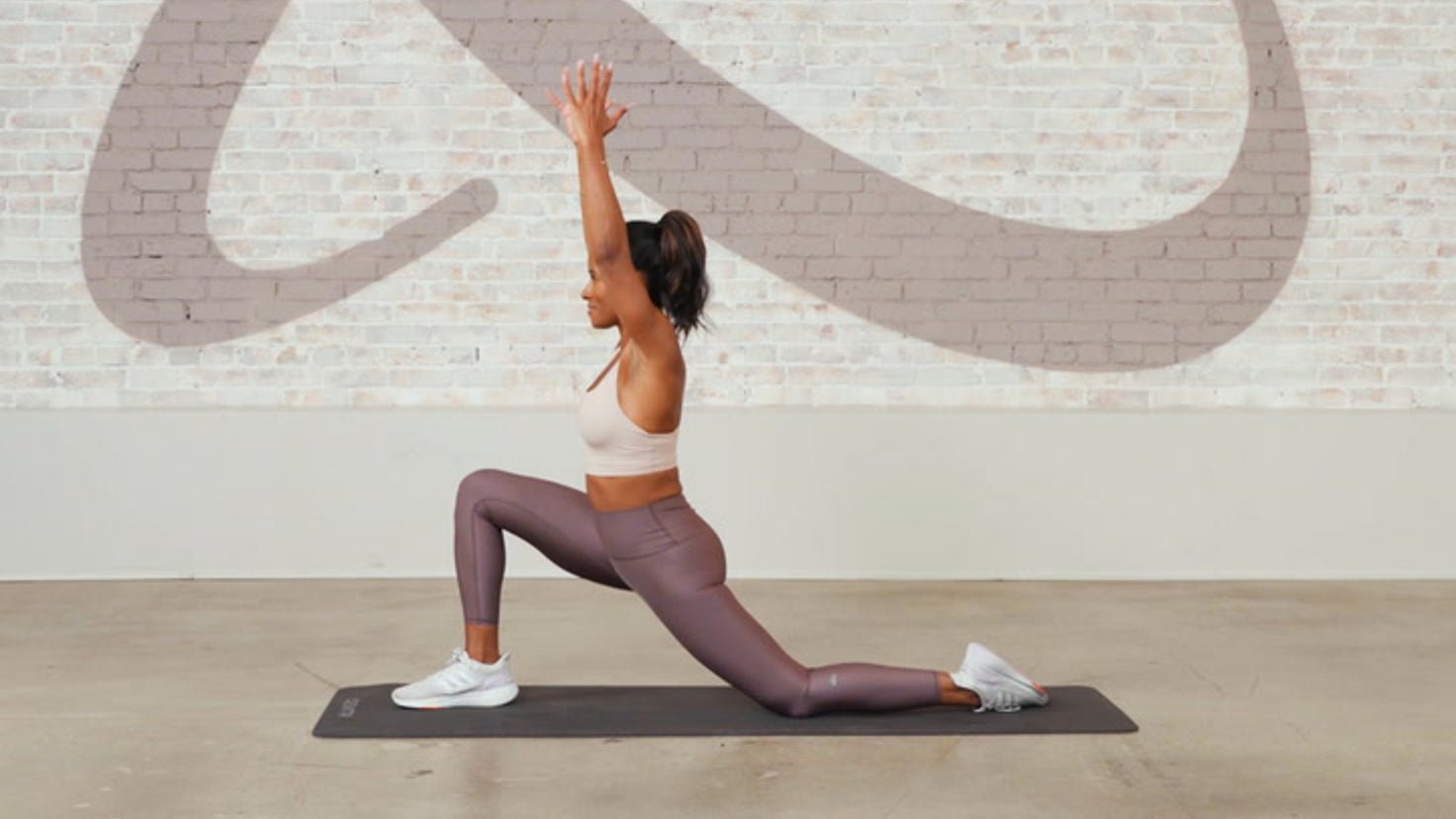 Tutorial: Hip flexor stretch + kneeling hamstring bow - Centr