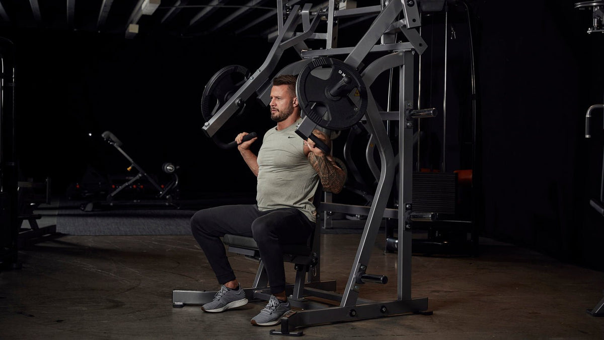 Tutorial: Machine chest press - Centr