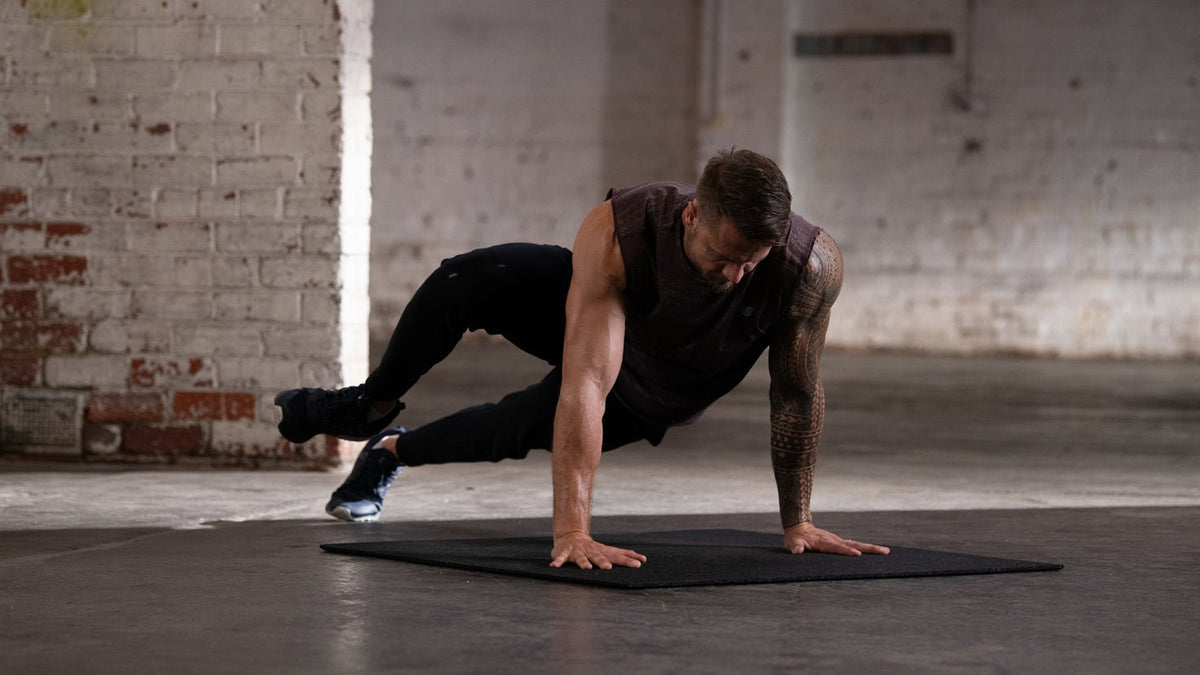 Tutorial: Plank hip openers - Centr