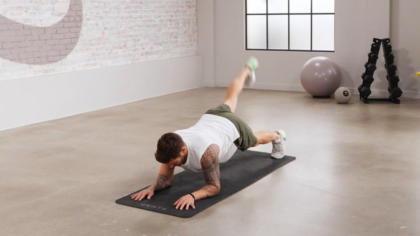Tutorial: Plank leg lifts - Centr