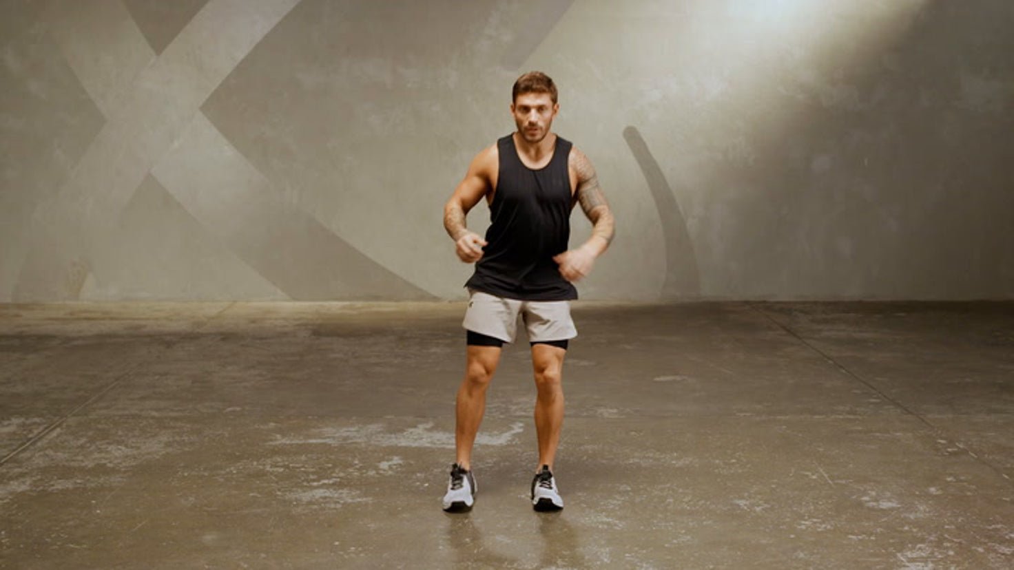 Tutorial: Shallow squat + alternating hip openers - Centr