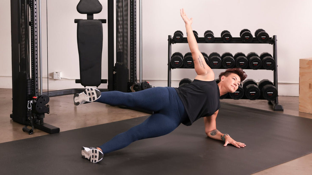 Tutorial: Side plank + leg raise - Centr