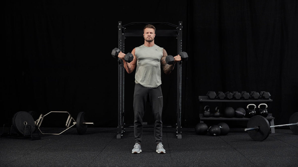 Tutorial: Standing dumbbell curl - Centr