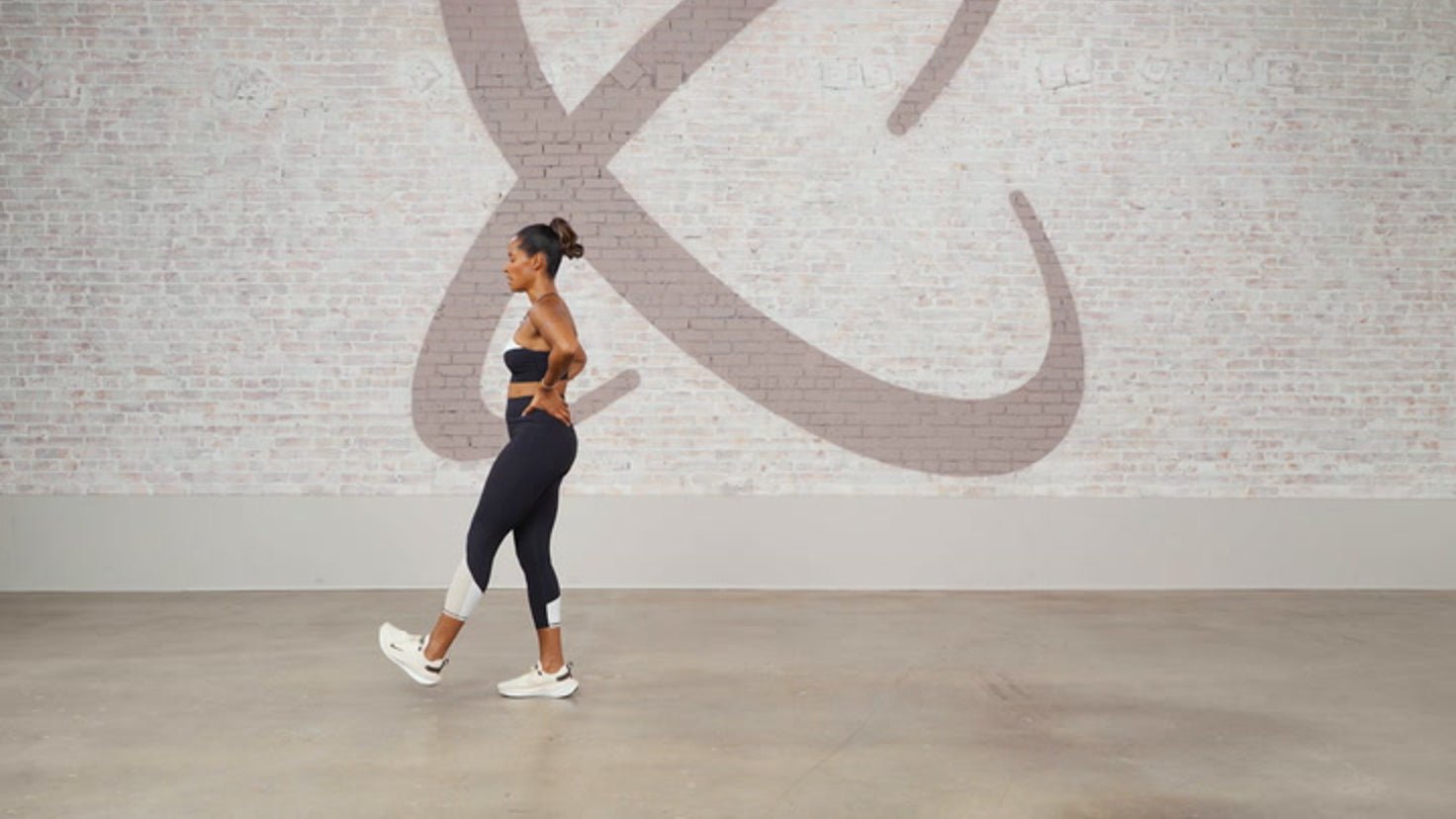 Tutorial: Walking ankle circles - Centr