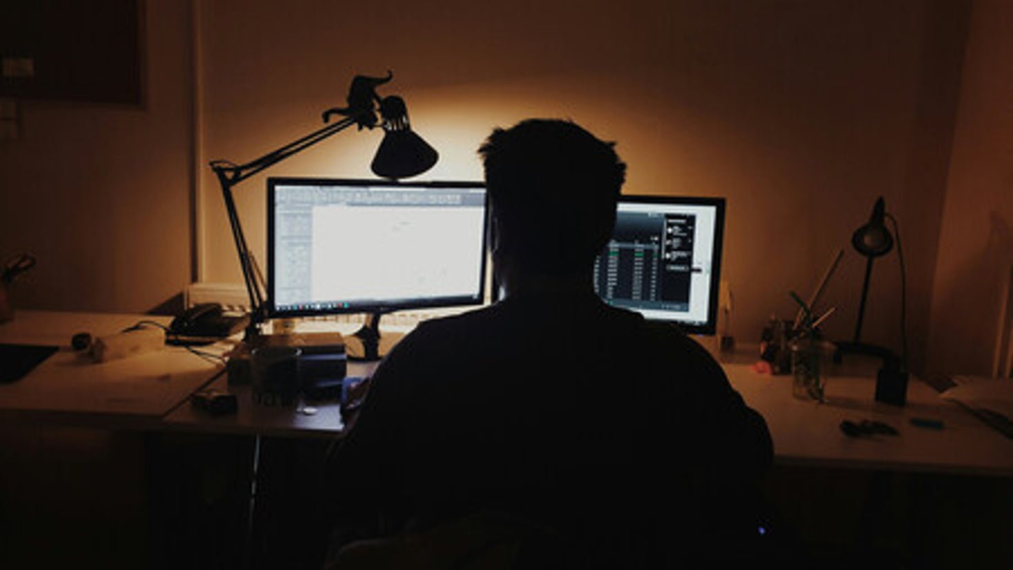 Work at a desk? You probably have screen apnea - Centr